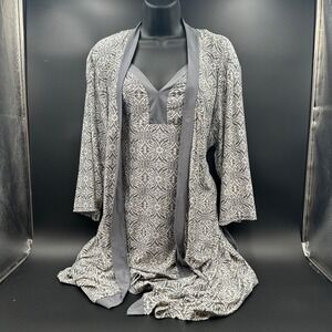Marilyn Monroe Intimates Robe and‎ Nightgown Set, Gray Floral, Medium